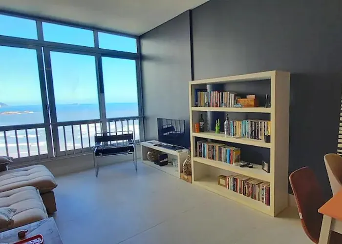 Vista Maravilhosa De Frente Para O Mar. Pe Na Areia! Vaga Na Garagem. Guarujá
